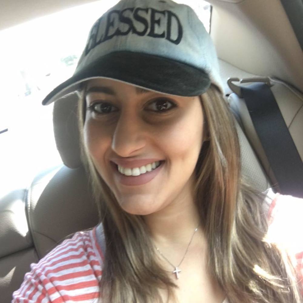 Meet your Posher, Yvi